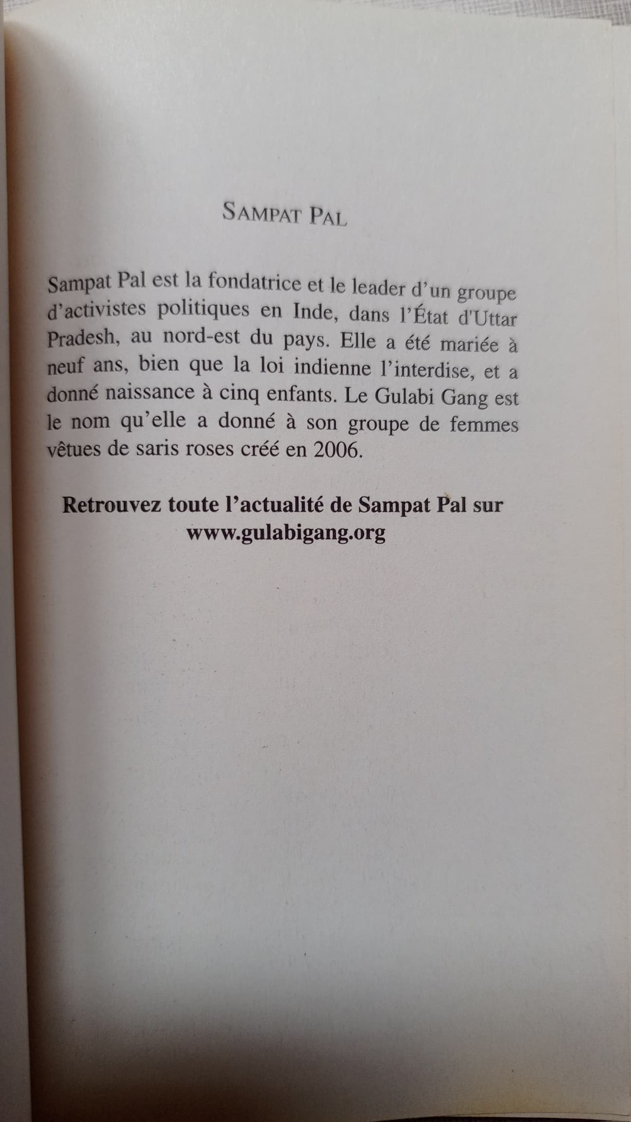 Moi, Sampat Pal, chef de gang en sari rose