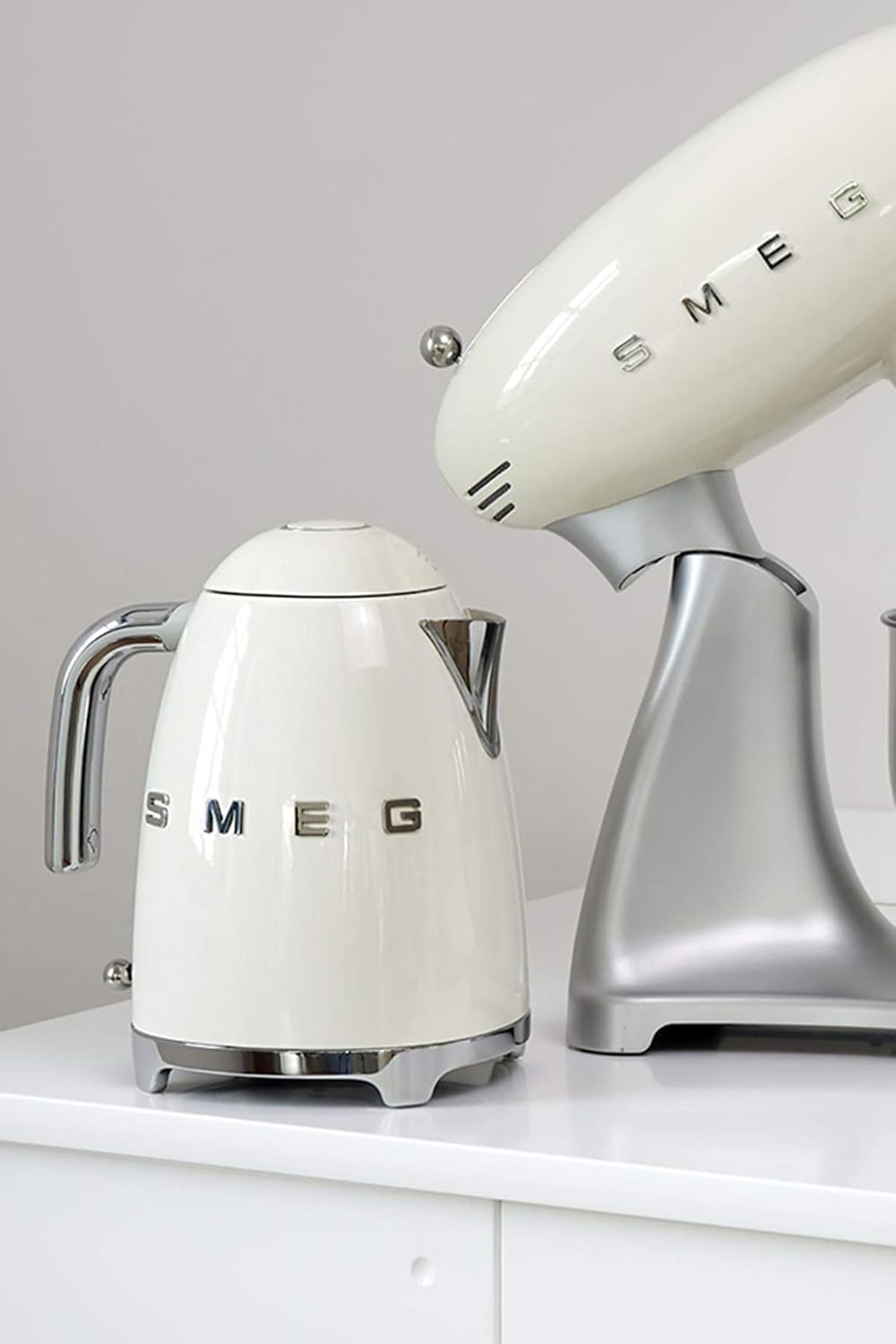 SMEG Chauffe-eau électrique, bouilloire KLF03WHEU, 2400 W, 1,7...