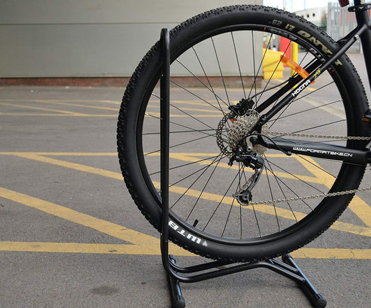 Support de vélo noir au sol, sport, cyclisme individuel, étagère de...