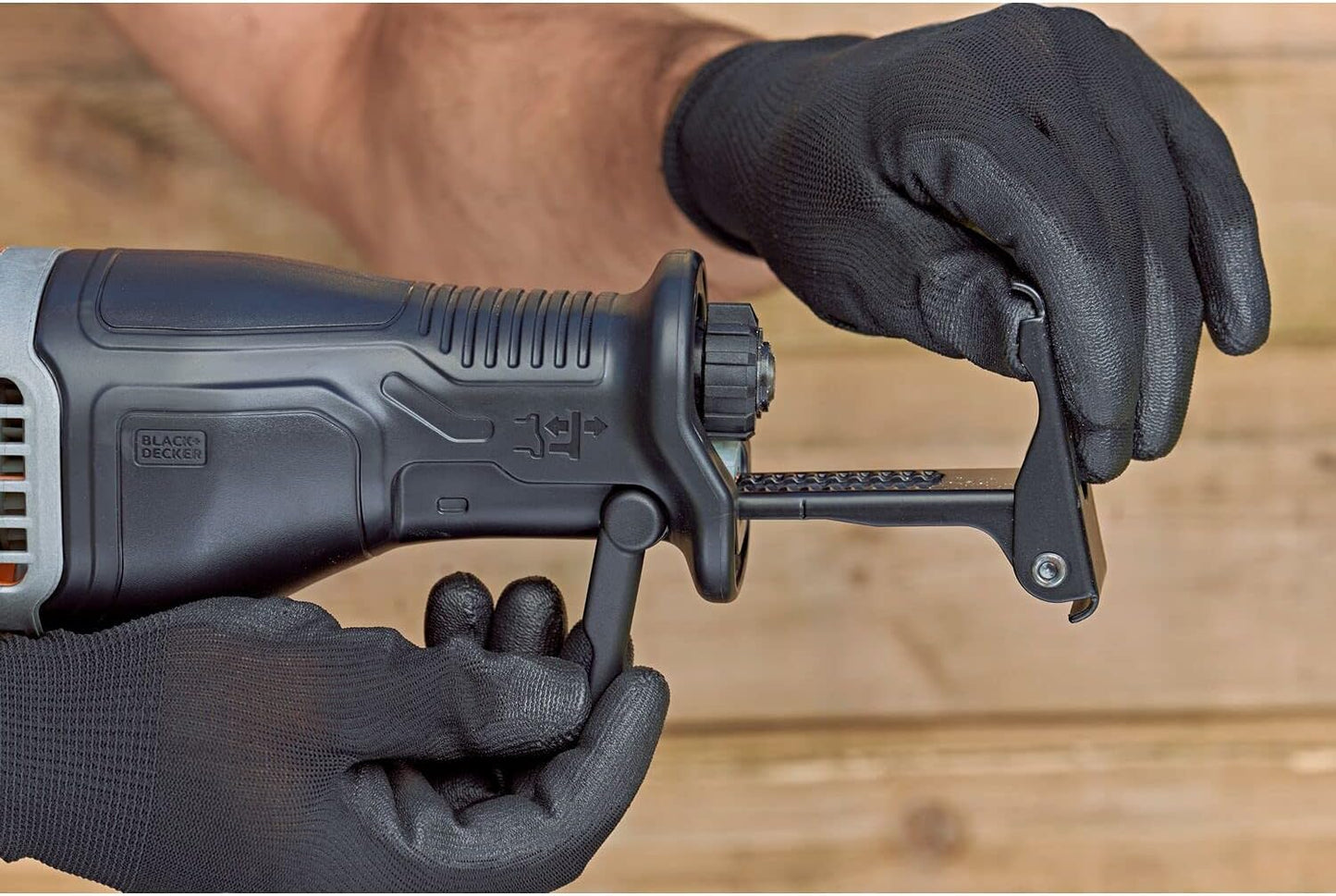 Scie sabre BLACK+DECKER 750 W, vitesse variable, 2 800 tr/min,...