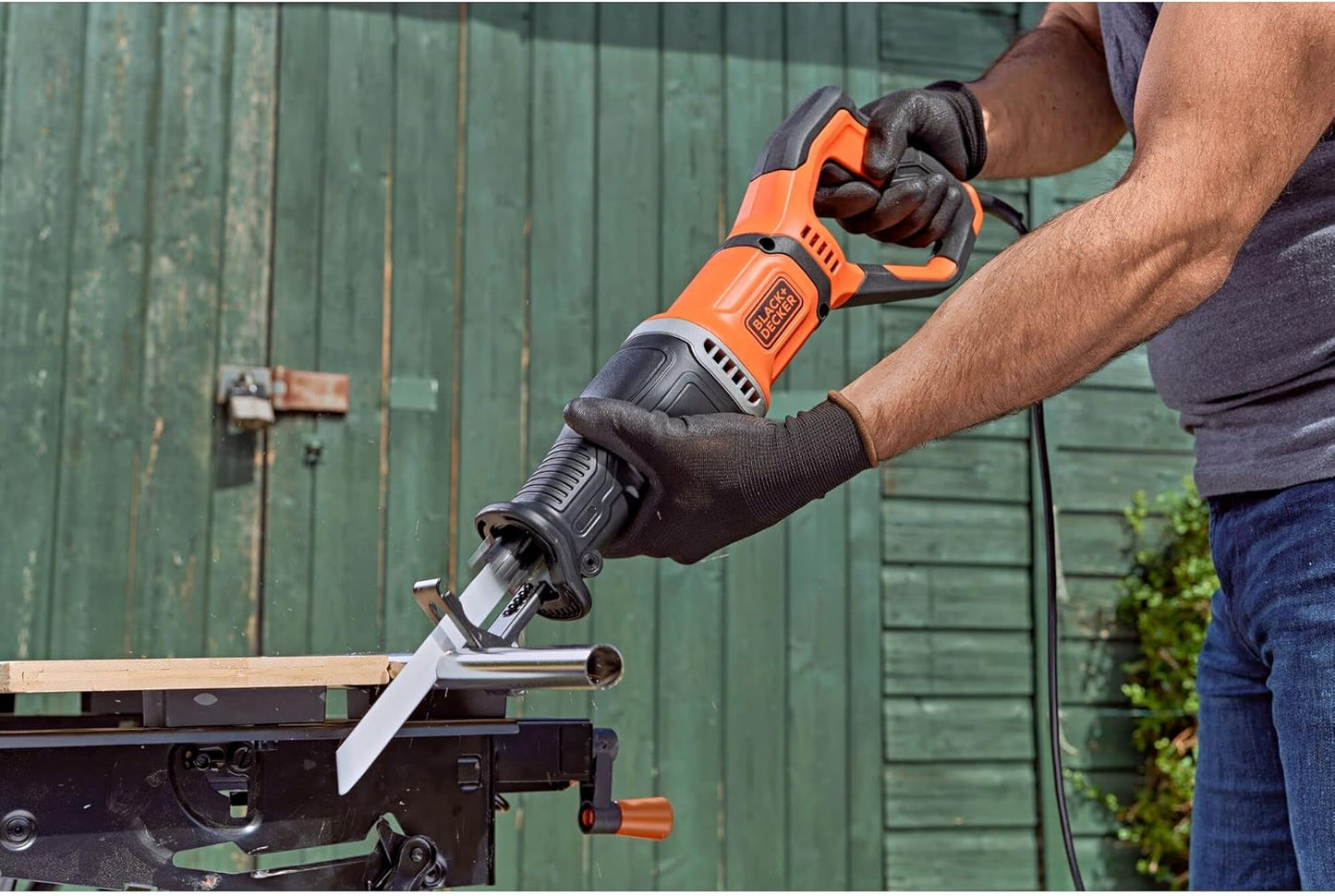 Scie sabre BLACK+DECKER 750 W, vitesse variable, 2 800 tr/min,...
