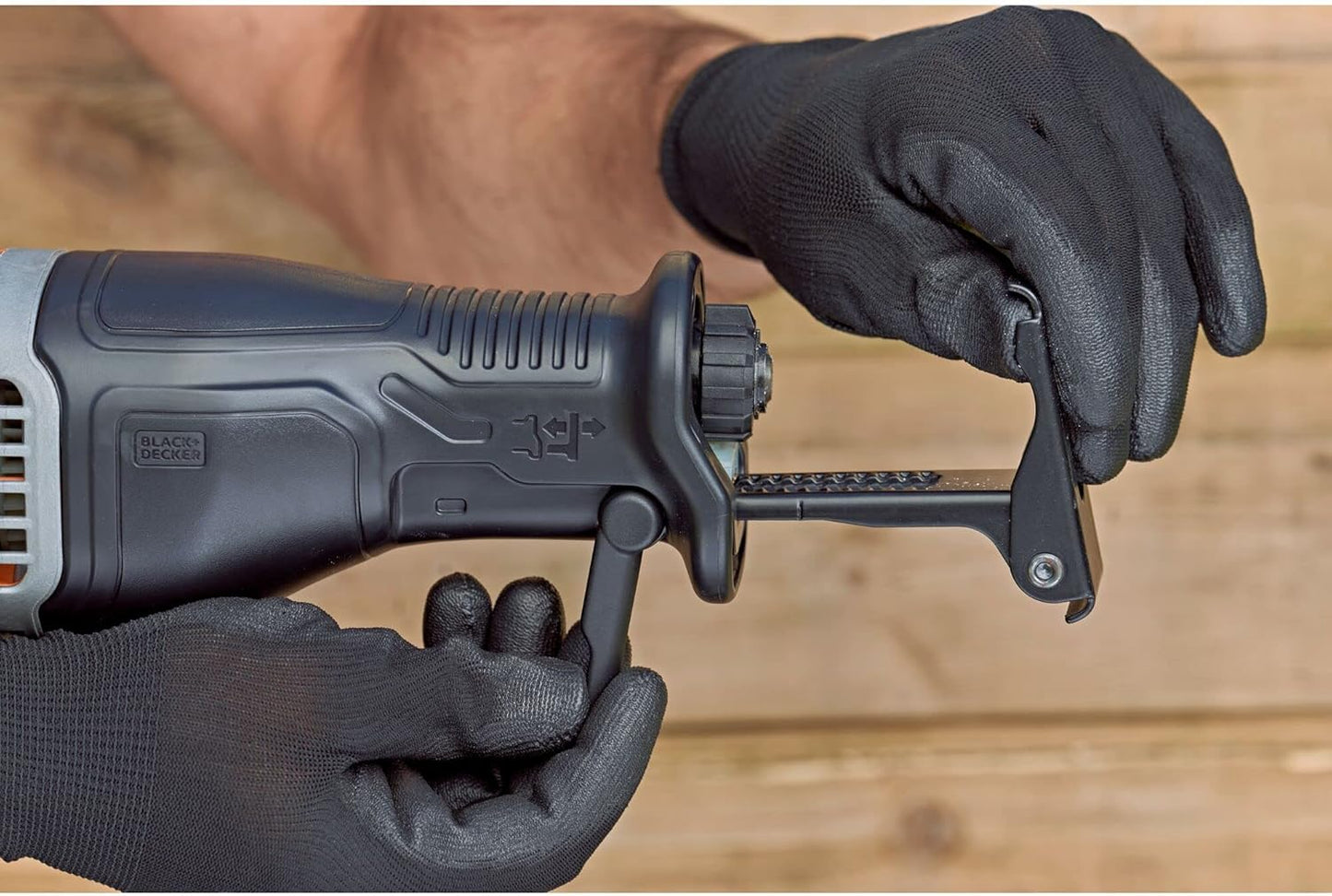 Scie sabre BLACK+DECKER 750 W, vitesse variable, 2 800 tr/min,...