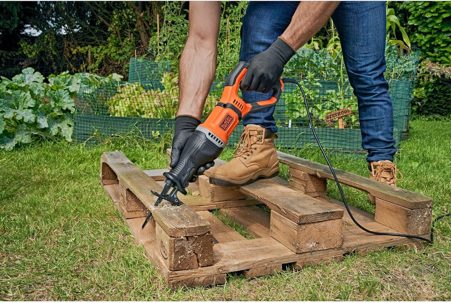 Scie sabre BLACK+DECKER 750 W, vitesse variable, 2 800 tr/min,...
